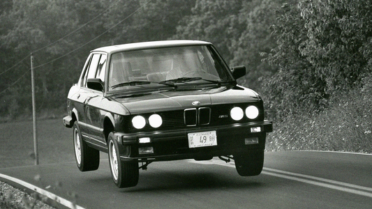 BMW E28 M5 Flying