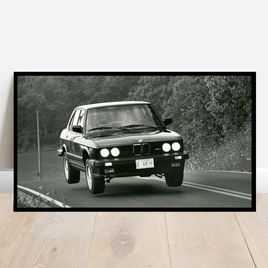 BMW E28 M5 Flying - Retro Car Prints